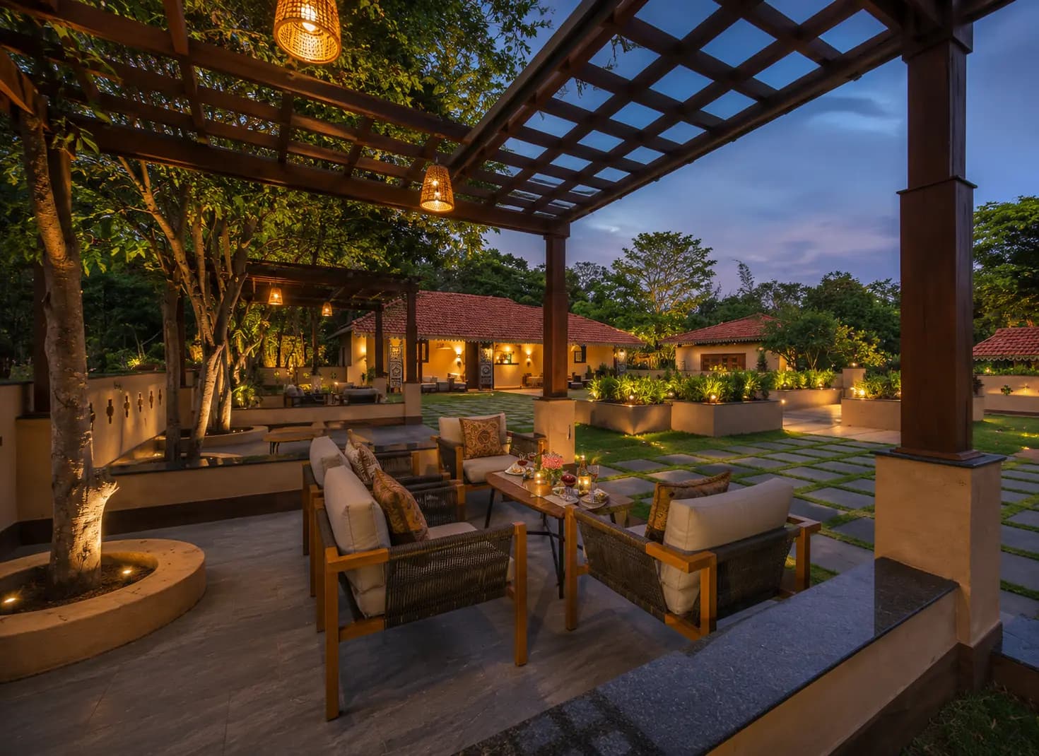 Outdoor landscape lighting design and installation